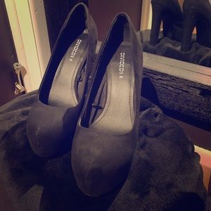 Black Platform High Heeled Pump Shoes